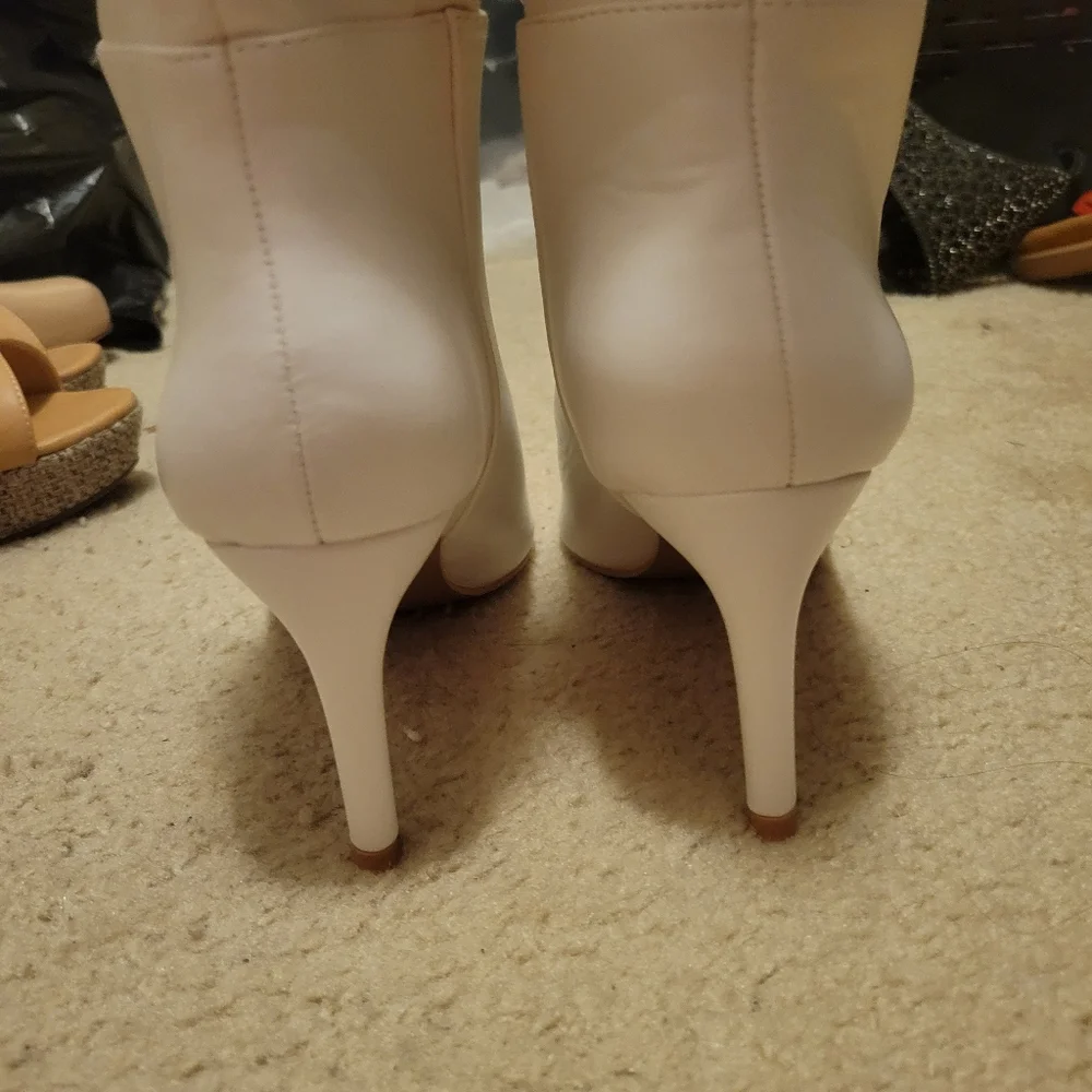 BRAND NEW!! White boots - Picture 4 of 7